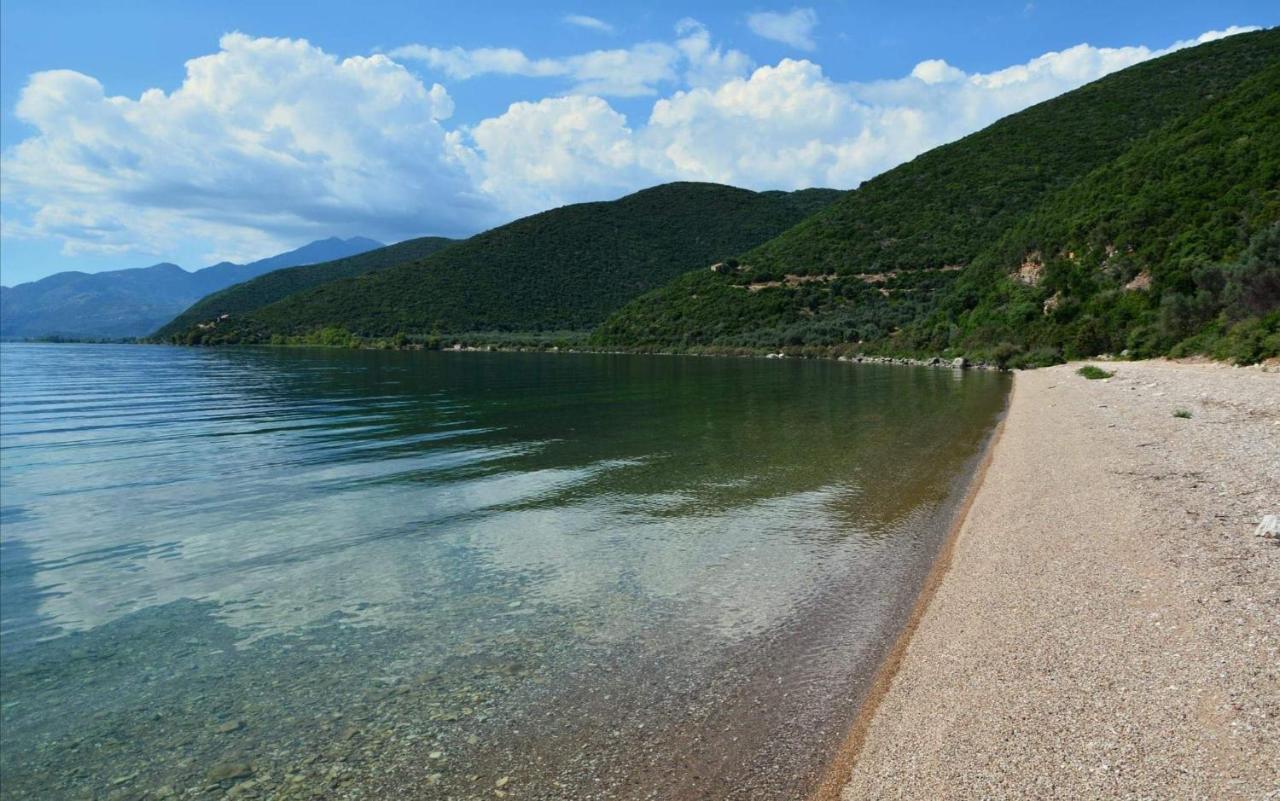 The Lake House" -Trichonida Lake Marathias  Екстериор снимка